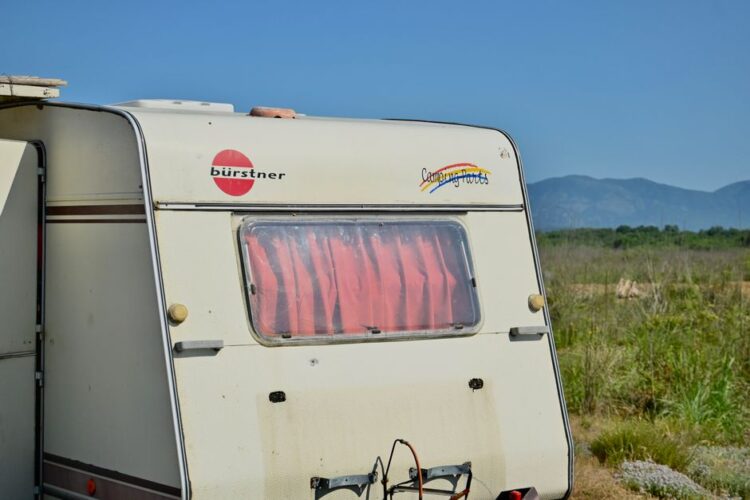 Caravan comfort: efficiënte gordijnen voor koele maanden